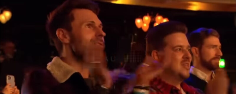 ¡Simon Cowell palideció y se cayó de la silla! ¡Todos están en shock! El público lloró por su actuación.