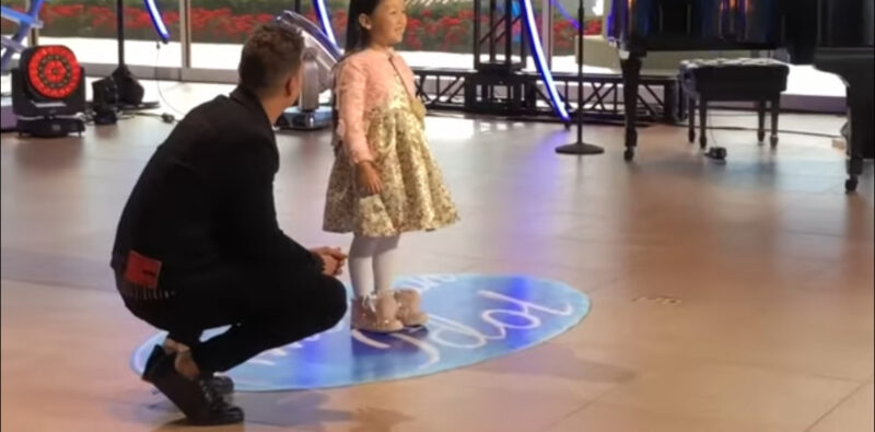 Una gran cantante que tiene 7 años sorprendió a los jueces de “American Idol” con su voz… ¡Video adjunto!