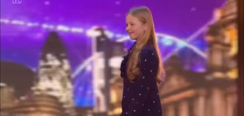 La elección de la canción de la niña hizo reír al jurado. Pero su canción los silenció y los sorprendió.