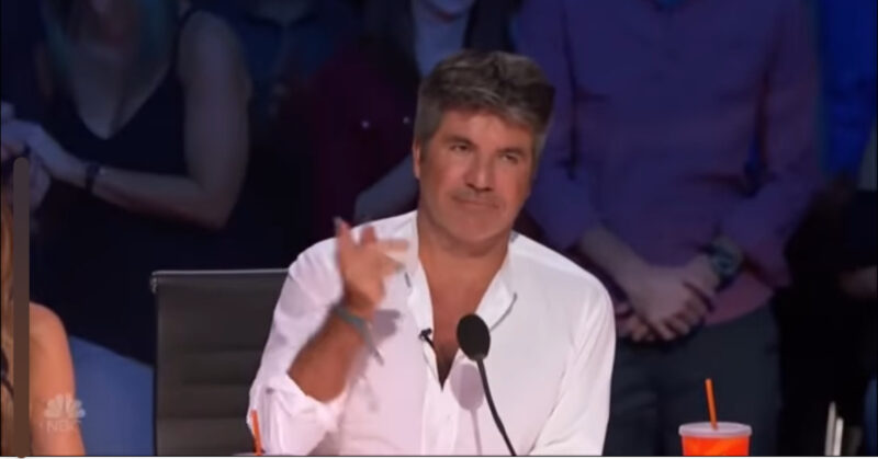 Esto nunca antes había sucedido en la historia, Simon Cowell rompe en LÁGRIMAS cuando la niña comenzó a cantar, toda la multitud se quedó sin aliento.