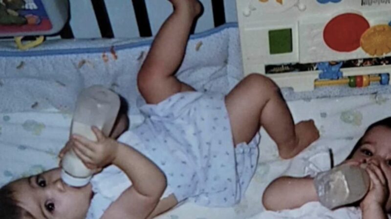 Hermanas gemelas dan a luz a niñas con 90 minutos de diferencia, en su cumpleaños