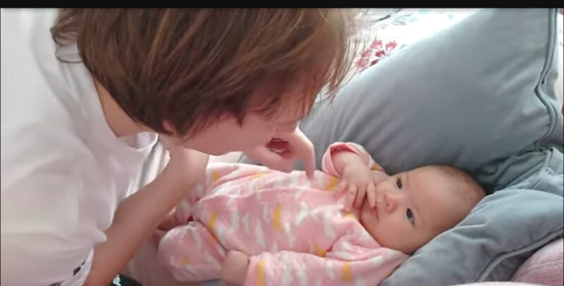 ¡Este video debería obtener un millón de visitas! Niña disfrutando del amor de su padre