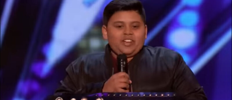 Este momento de la historia es verdaderamente extraordinario. ¡Simon Cowell no pudo contener la risa al presenciar la actuación de este joven!