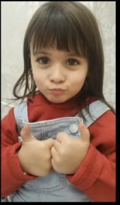 Cuando mamá escucha el primer "Te amo" de su hija, su corazón se derrite... ¡Su reacción es invaluable!