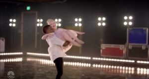 ¡Cómo estos dos sorprendieron a todos con su actuación! ¡Simon Cowell ha perdido la capacidad de hablar! ¡Tienes que verlo!