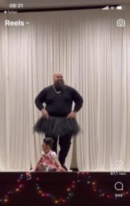 El video del concierto que hizo la mamá de la niña se volvió viral. ¡El padre derritió millones de corazones con su gesto adorable!
