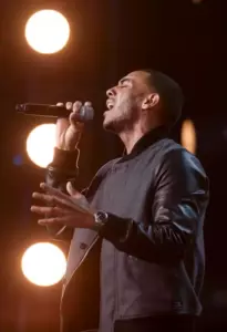¡Este carismático chico cantó una canción que hizo que Simon no pudiera contener las lágrimas! ¡Vamos a escuchar la increíble voz de este chico!