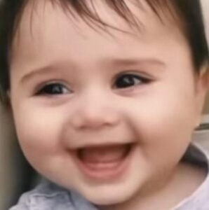 Mira a este pequeño bebé, y tu suerte aumentará, porque ya serás feliz al ver este video.