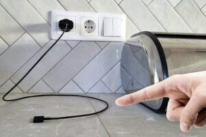 ¡Vamos a descubrir por qué no se debe dejar el cargador conectado a la toma de corriente sin tu teléfono! ¡Razones interesantes!