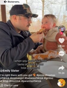 ¡Este dulce bebé prueba un pedazo de pizza por primera vez en su vida! ¡Veamos su reacción!