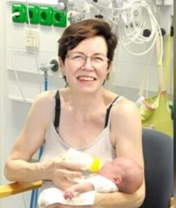 ¡Una abuela de 65 años ha cumplido su sueño más deseado para ella y su hija! ¡Detalles interesantes sobre ellas!
