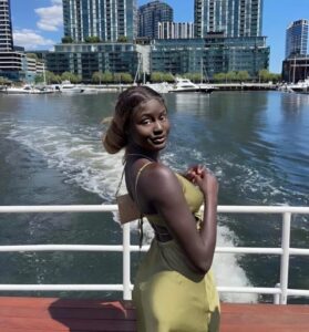 ¡Es una persona real! La modelo sudanesa atrajo la atención en internet hace 2 años al hacer esto… ¡Vamos a ver qué hizo!