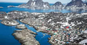 ¿Qué secretos esconde la isla de Groenlandia? ¡Detalles sorprendentes que no te dejarán indiferente! Descubramos los misterios de esta isla: ¡te quedará completamente asombrado!