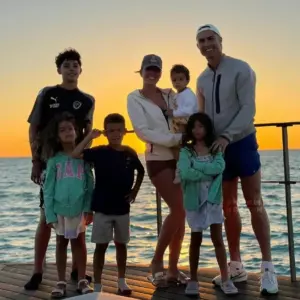 ¡La esposa de Ronaldo se ha mostrado nuevamente en su mejor versión! ¡Ella es el ejemplo perfecto de esposa! ¡Su actitud merece respeto!