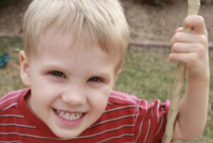 ¡Una historia que no te dejará indiferente! Este maravilloso niño en mi jardín hizo algo que lo cambió todo. ¿Qué hizo? ¡Vamos a descubrirlo!