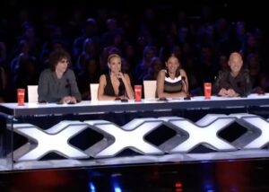 La voz de esta niña sorprendió a todos, ¡especialmente a Simon! Salió al escenario para besar a esta adorable niña. ¡Veamos juntos!