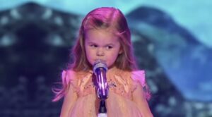 Mira cómo canta esta niña de tres años. Simplemente no encuentro palabras para describirlo. ¡Hay que verlo!