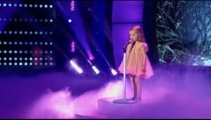 Mira cómo canta esta niña de tres años. Simplemente no encuentro palabras para describirlo. ¡Hay que verlo!