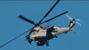 "Cuando la azafata se da cuenta de que el niño está solo en el avión, entra en shock… ¡Vamos a descubrir la razón!"