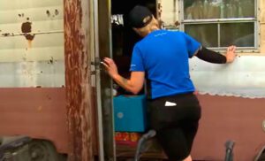 Un hombre mayor pidió pizza durante muchos años, y un día, la repartidora de pizza cambió su vida.