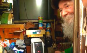 Un hombre mayor pidió pizza durante muchos años, y un día, la repartidora de pizza cambió su vida.