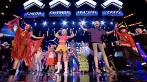 ¡Estos chicos llenos de energía arrasaron la pista de baile! ¡Todos quedaron sorprendidos con esta actuación! ¡Hay que verlo!