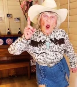 ¡La sensación de internet de 91 años que rompe estereotipos! ¡Tienes que verlo!