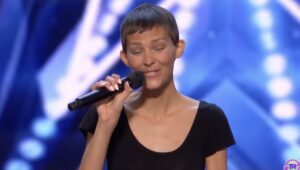 ¡Esta chica cantó una canción muy conocida y conmovedora! ¡Los jueces quedaron encantados con la interpretación de esta chica! ¡Veamos!