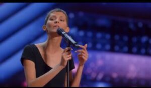 ¡Esta chica cantó una canción muy conocida y conmovedora! ¡Los jueces quedaron encantados con la interpretación de esta chica! ¡Veamos!