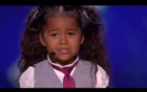 ¡Esta dulce niña canta tan hermoso que los jueces no pudieron contener sus emociones! ¡Vamos a verlo!