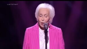 ¡El jurado quedó asombrado con la actuación de la abuelita de 89 años! ¡Nadie esperaba algo así! Y cuando terminó, Simon hizo un anuncio muy importante e inesperado. ¡Esto hay que verlo!