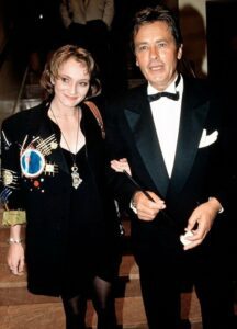 ¡Mademoiselle que canta blues: un amor imposible con Alain Delon! Detalles interesantes sobre ellos