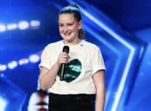 ¡Es una sensación, algo así nunca volverá a suceder! Esta talentosa niña impresionó al jurado desde las primeras notas y ganó el Botón de Oro. ¡Hay que verlo!