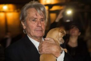 ¿Por qué se negó la familia de Alain Delon a cumplir su último deseo? ¡Noticias impactantes!