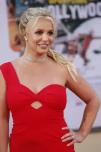 ¡Britney Spears está en medio de otro escándalo! ¿Qué le ha pasado? ¡Noticias impactantes y fotos!