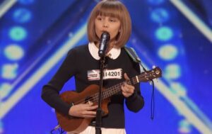 ¡Nunca antes ha habido algo así en la historia! ¡Todos se levantaron de sus asientos cuando escucharon la voz de esta niña! ¡Esto hay que verlo!