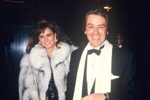 Tenía 52 años y ella 21. ¡Mira cómo luce la mujer que cambió a Delon por su amigo! ¡Ella revela detalles interesantes!