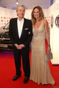 Tenía 52 años y ella 21. ¡Mira cómo luce la mujer que cambió a Delon por su amigo! ¡Ella revela detalles interesantes!