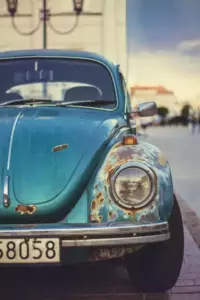 Un millonario que se hace pasar por pobre invita a la chica de sus sueños a una vieja y destartalada casa y le propone matrimonio — Historia del día