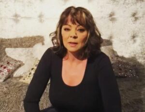 ¿Cómo luce Sandra, la "reina del disco" de 61 años, que decidió envejecer de manera natural?