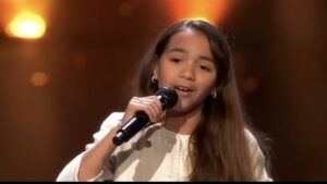 La niña interpretó una canción de hace 80 años, demostrando que merece ganar. ¡Una actuación increíble!
