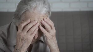 "Los hijos dejaron a su madre en el pueblo, y cuando fueron a buscar la herencia, se quedaron en shock al ver lo que había... ¡Detalles impactantes!"