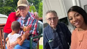 En un gesto de buena voluntad, este viudo de 82 años cruzó la calle para ayudar a sus nuevos vecinos, que acababan de mudarse a su casa. Lo que ocurrió después sorprendió a toda la internet.