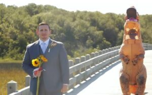 El futuro novio esperaba ansiosamente el encuentro con su prometida; ¡lo que vio cuando se dio la vuelta lo sorprendió! ¡Vamos a verlo!