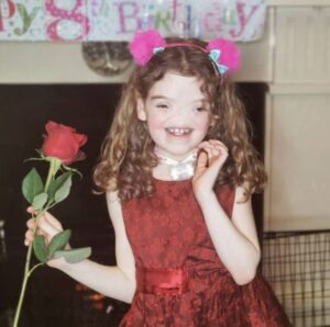 "Nacida sin nariz, como Voldemort: ¿Cómo vive una niña que no tiene nariz y cómo se ve después de 9 años y tras la operación?"