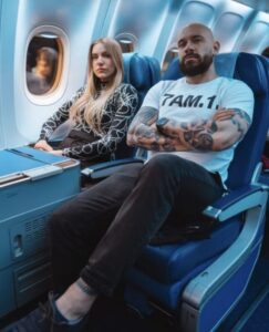 "Una pareja que pensaba que tenía derecho a todo ocupó mi asiento Premium en el avión; les di una buena lección. ¡Ni siquiera pensaron que eso era posible!"
