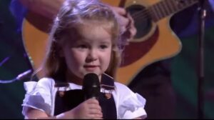 Cuando esta familia subió al escenario y comenzó a cantar, los espectadores no podían creer lo que estaban viendo.