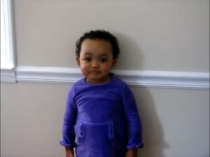 "Una asombrosa actuación de un adorable prodigio de 2 años en un lindo video casero nos dejó completamente maravillados. ¡Veamos juntos este video!"