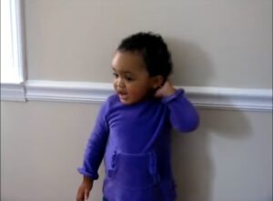 "Una asombrosa actuación de un adorable prodigio de 2 años en un lindo video casero nos dejó completamente maravillados. ¡Veamos juntos este video!"