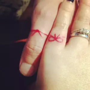 Si te encuentras con alguien que tiene un tatuaje así en la mano, deberías saber lo que simboliza. ¡Datos interesantes sobre los tatuajes!